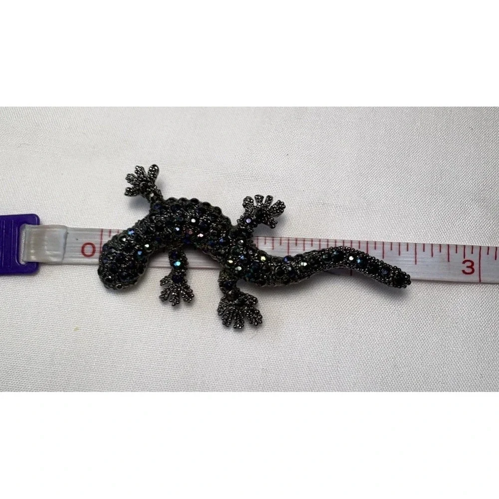 Vintage Sparkling Gecko Lizard Brooch Pin Estate Gift Boxed Iridescent Crystals